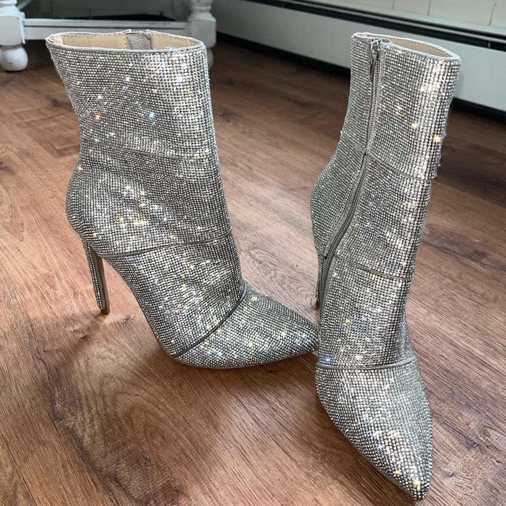 ! S O L D ! Steve Madden Winona Booties